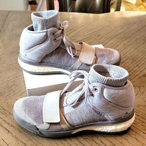 Stella Mccartney size 7 gray hightop training shoe vibe sonic🤍